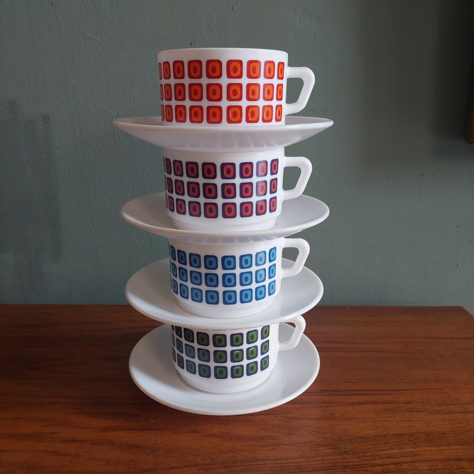 70s Space Age Melkglas Koffie/Theekoppen Arcopal Squares, Huis en Inrichting, Keuken | Servies, ., Ophalen of Verzenden, ., Overige stijlen