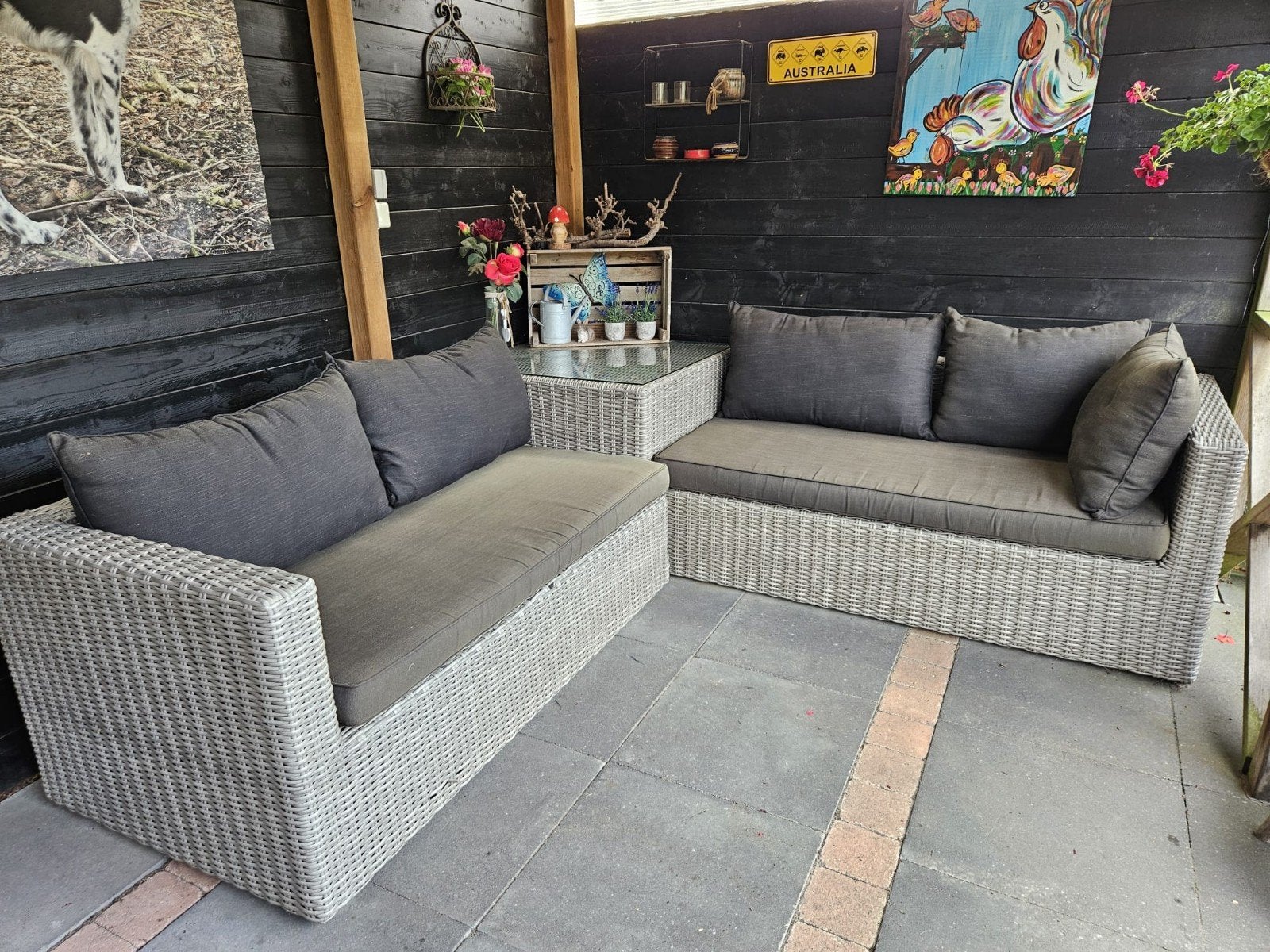 Wicker loungeset met glazen bijzettafel