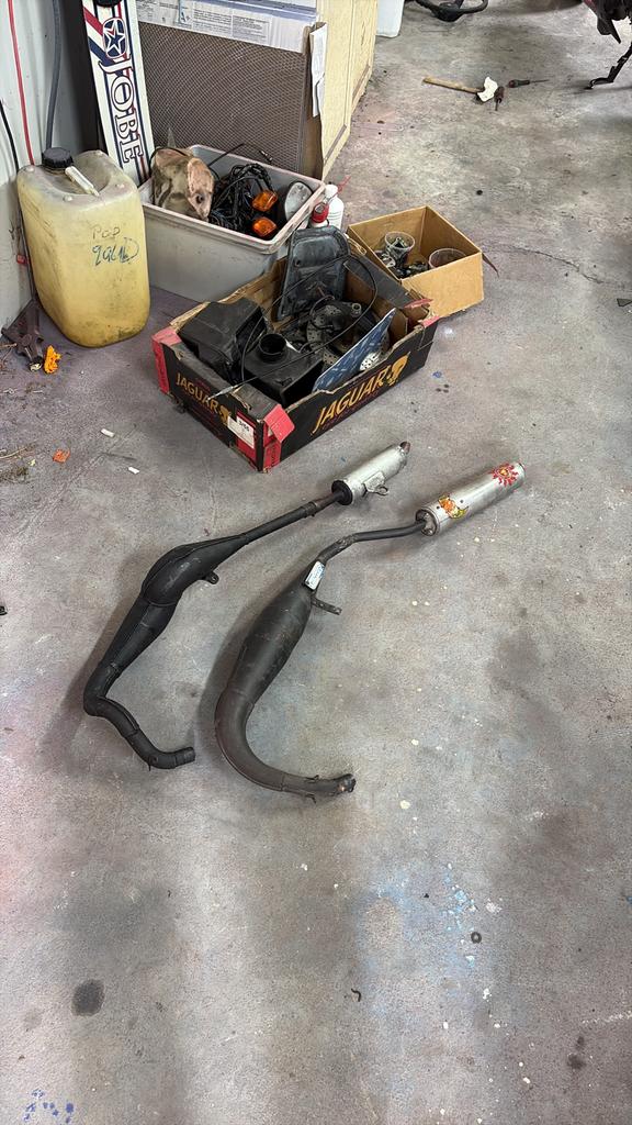 2 dozen vol onderdelen aprilia af1, Ophalen, Zo goed als nieuw, Overige merken