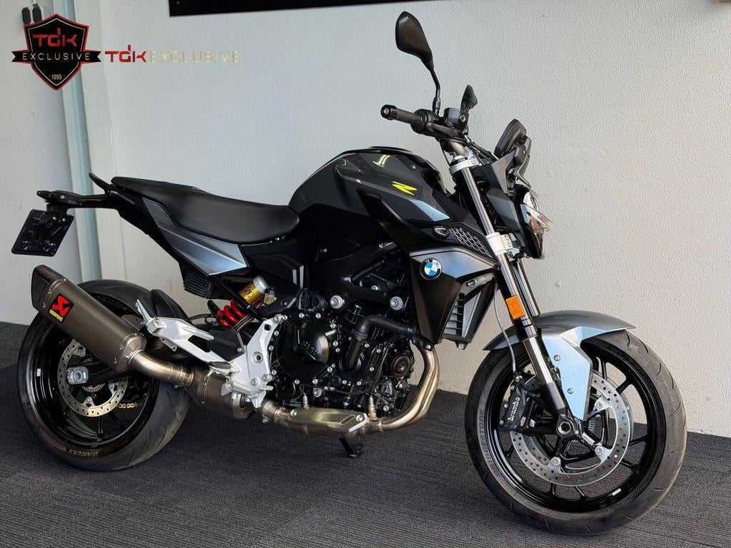 BMW F 900 R 35KW A2 AKRAPOVIC DYNAMIC NIEUWSTAAT F900R XR, Motoren, Motoren | BMW, Bedrijf, Minimaal motorrijbewijs A2, T.D.K. EXCLUSIVE