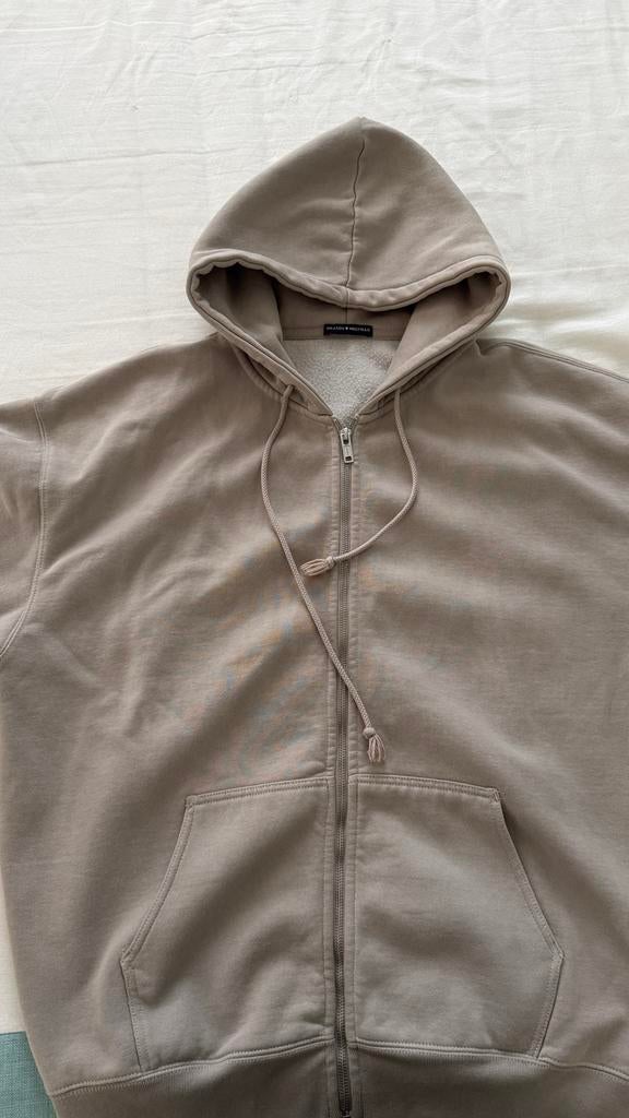 Brandy Melville Hoodie met rits - Beige/Taupe, Ophalen of Verzenden, Zo goed als nieuw, Maat 42/44 (L), Beige