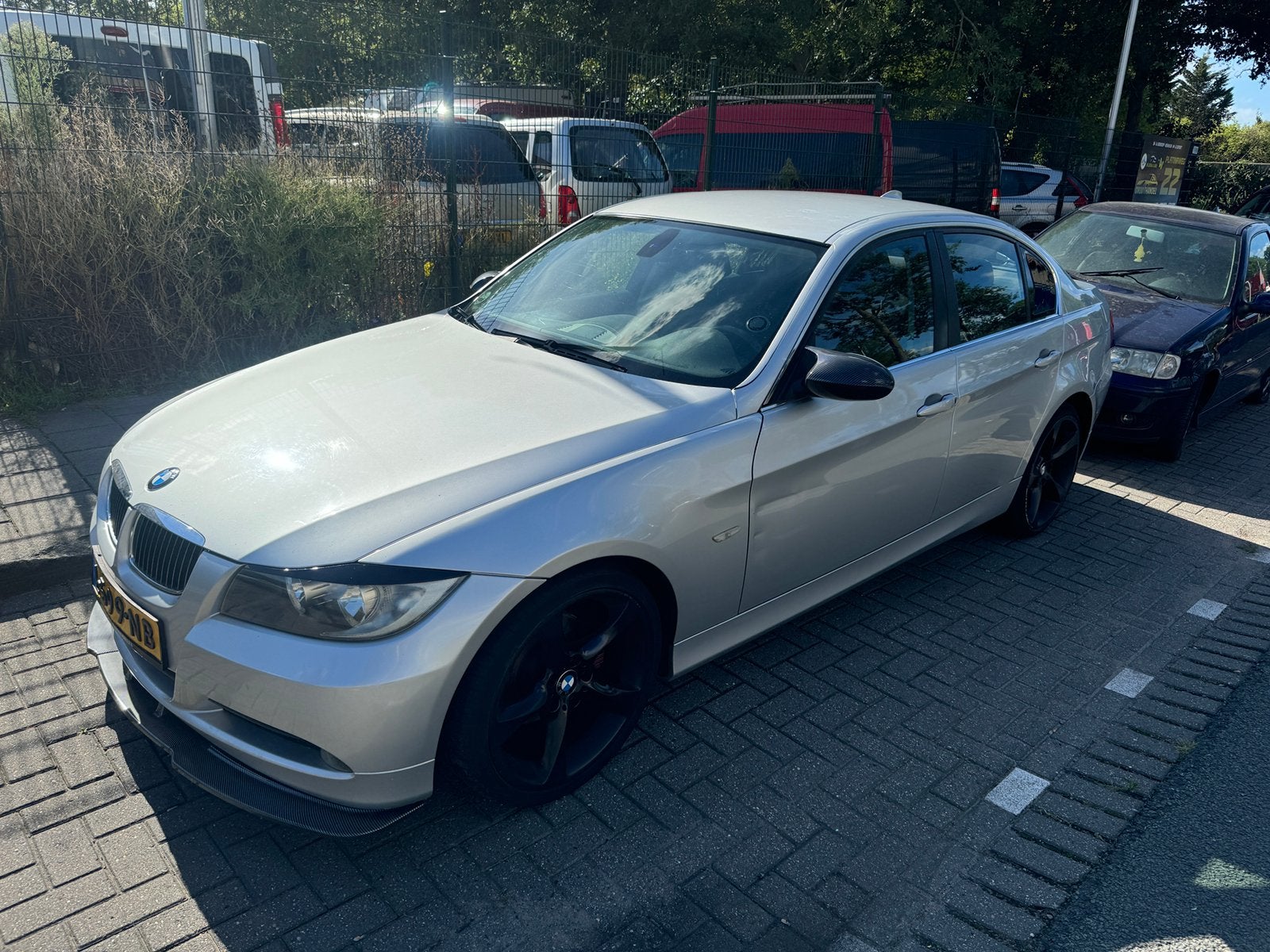 BMW 325I Sedan 2.5 AUTOMAAT 2006 Grijs AIRCO NOKKENAS DEFECT, Auto's, Automaat, 745 kg, Zwart, 11 km/l
