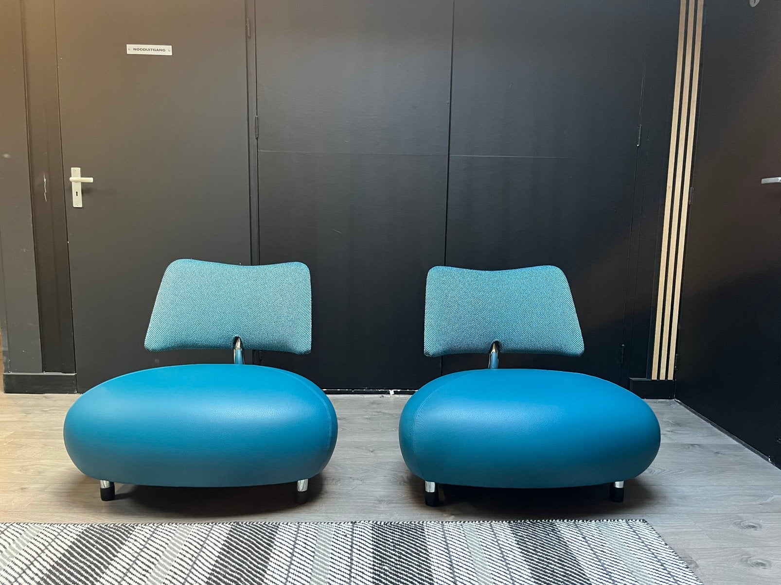 Leolux Pallone ploegstof Bolster, Leolux artifort rolf benz, Metaal, 75 tot 100 cm, Ophalen of Verzenden