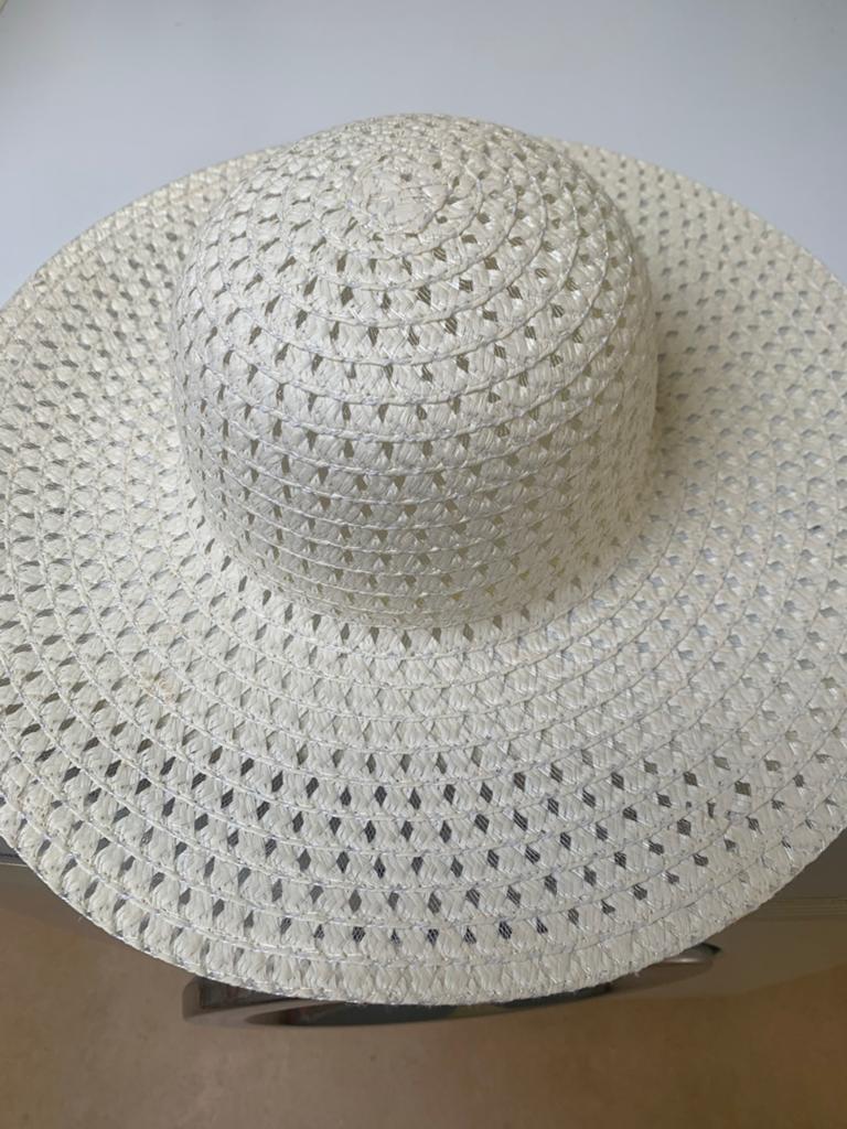 Stijlvolle Witte Zomerhoed met Brede Rand nieuw, Kleding | Dames, Hoeden en Petten, Ophalen of Verzenden, Nieuw, One size fits all