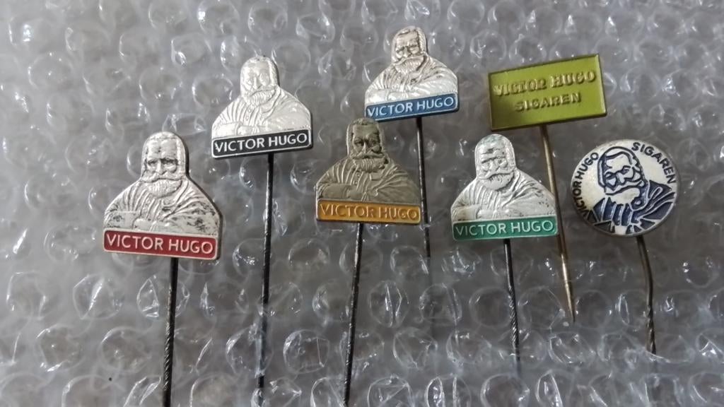 7 verschillende speldjes victor hugo sigaren, Ophalen of Verzenden, Zo goed als nieuw, Overige onderwerpen