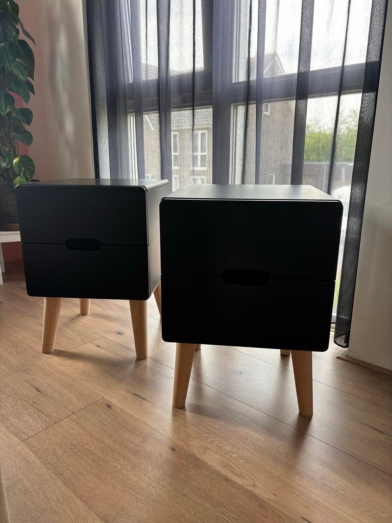 Swiss Sense nachtkastjes - Zwart met houten poten, Ophalen, Gebruikt, Minder dan 45 cm, 55 tot 70 cm