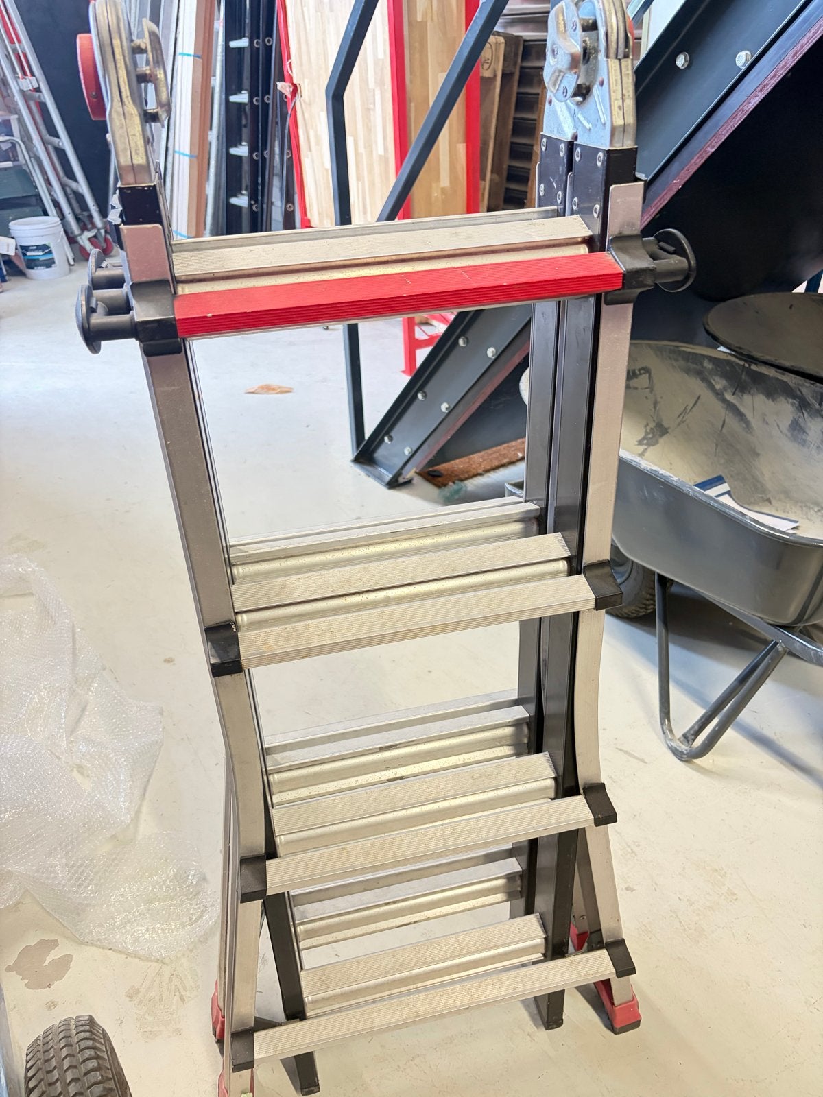 Altrex vouwladder/trap, zo goed als nieuw, Doe-het-zelf en Verbouw, Ladders en Trappen, Ophalen of Verzenden, Zo goed als nieuw
