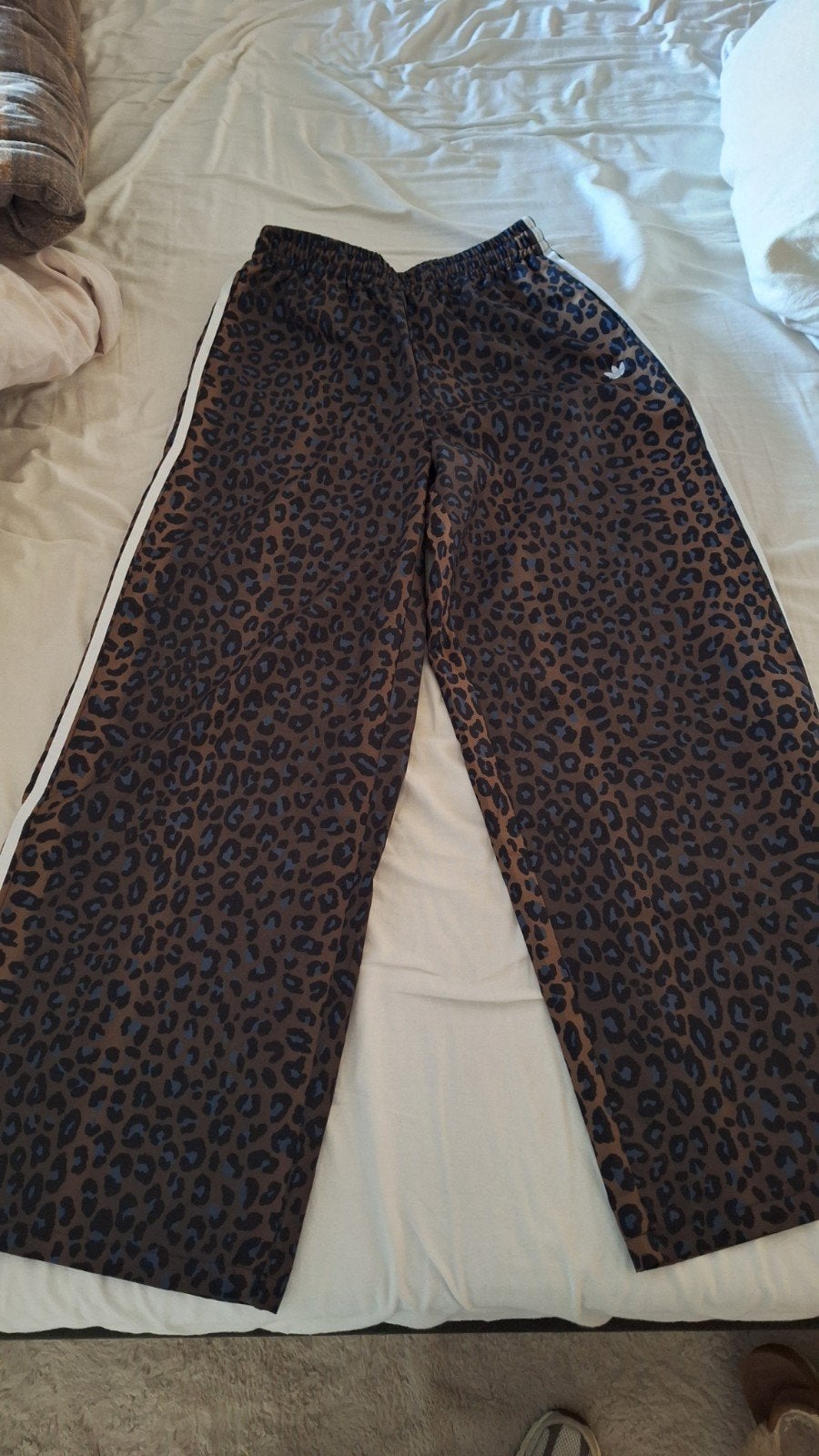 Adidas broek met leopard print, Maat 38/40 (M), Bruin, Verzenden, Nieuw