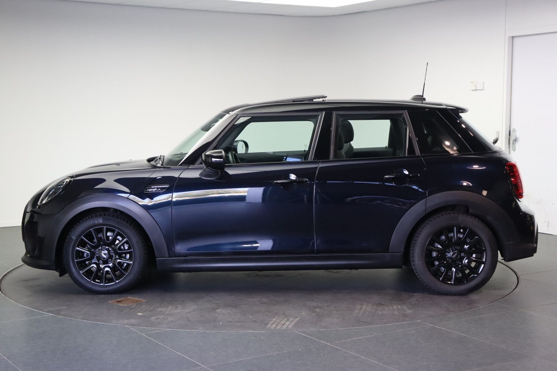 MINI Hatchback Cooper Camden Classic Automaat / Panoramadak, Auto's, Dealer onderhouden, 136 pk, Met garantie (alle), Blauw