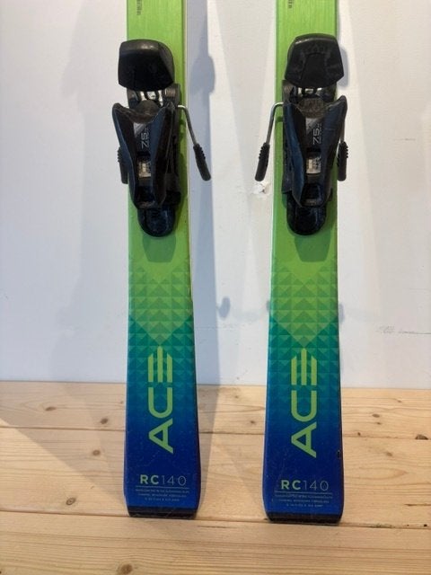 Elan Ace RC Junior Sportieve Carveski's lengte 140 gebruikt, Sport en Fitness, Skiën en Langlaufen, Overige merken, Info@elanski.com