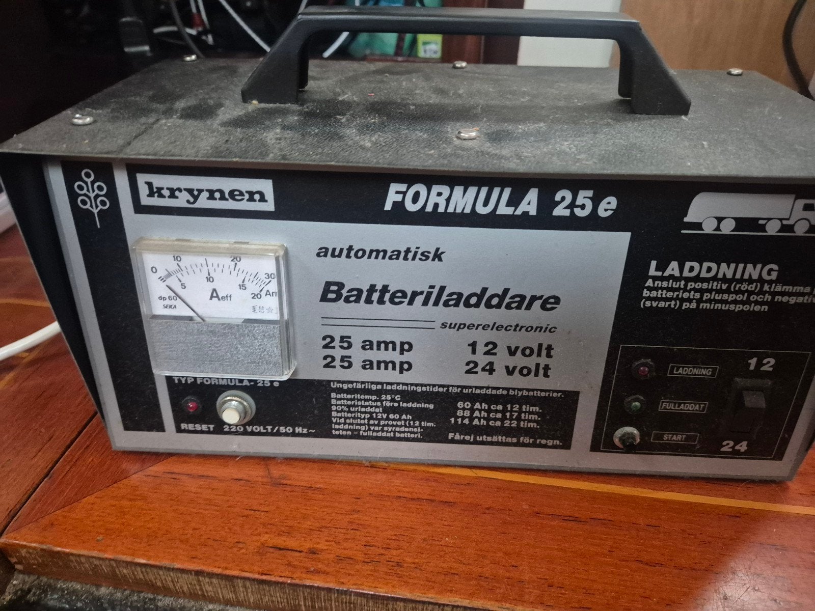 Krynen FORMULA 25e Automatische Acculader 12V/24V, Auto-onderdelen, Accu's en Toebehoren, Ophalen of Verzenden, Gebruikt, Universele onderdelen