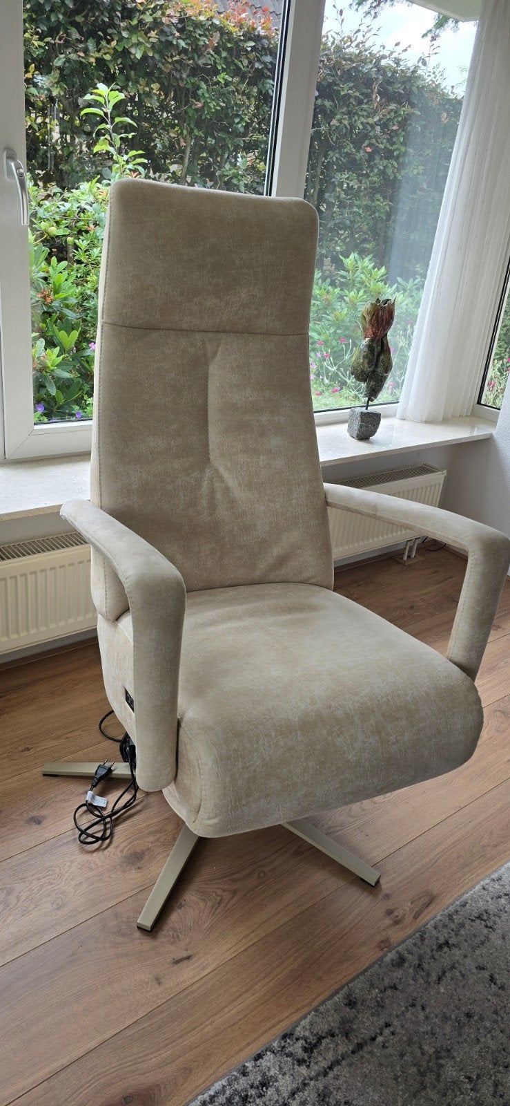 Luxe en bijna nieuwe sta op stoel (4 motorig), Huis en Inrichting, Fauteuils, Ophalen of Verzenden, Zo goed als nieuw, 50 tot 75 cm