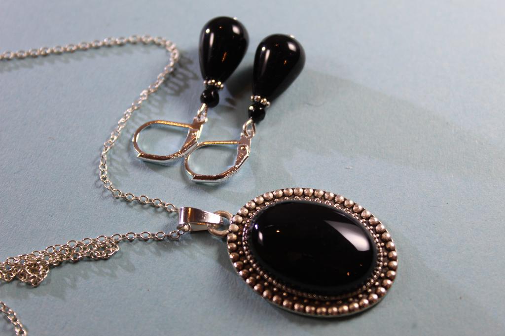 Onyx juwelenset: ketting (70cm) en oorbellen (925 zilver), Zwart, Ophalen of Verzenden, Zo goed als nieuw, Steen of Mineraal