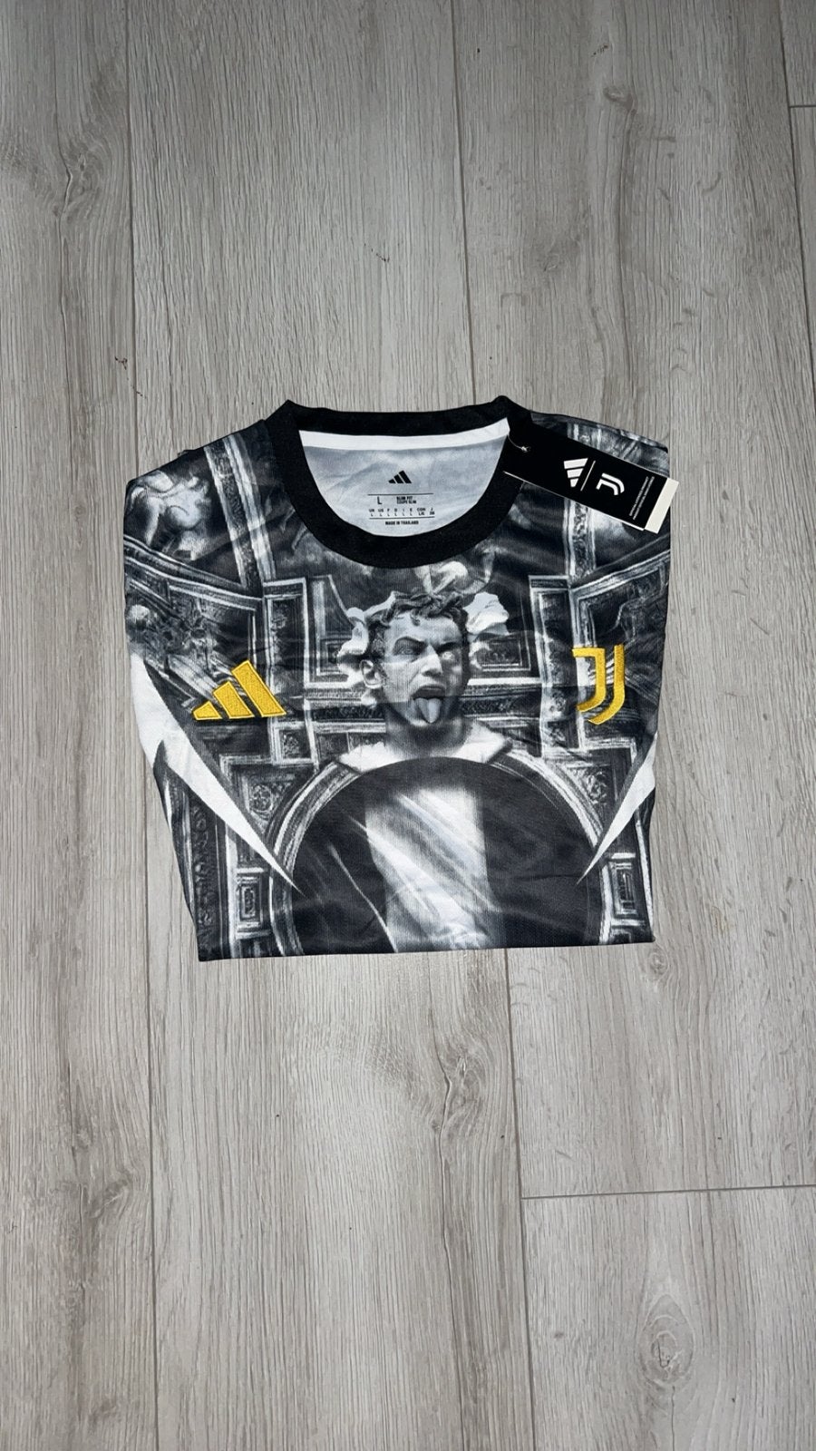 Juventus Special edition Black LARGE T-shirt!, Ophalen of Verzenden, Nieuw, Zwart