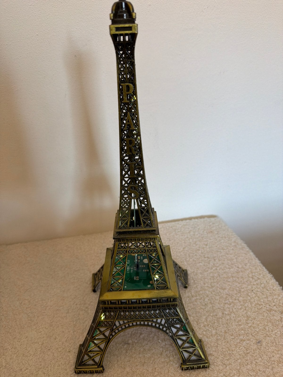 Eiffeltoren miniatuur met verlichting - Parijs souvenir, Vintage, Ophalen of Verzenden, Zo goed als nieuw, Goud