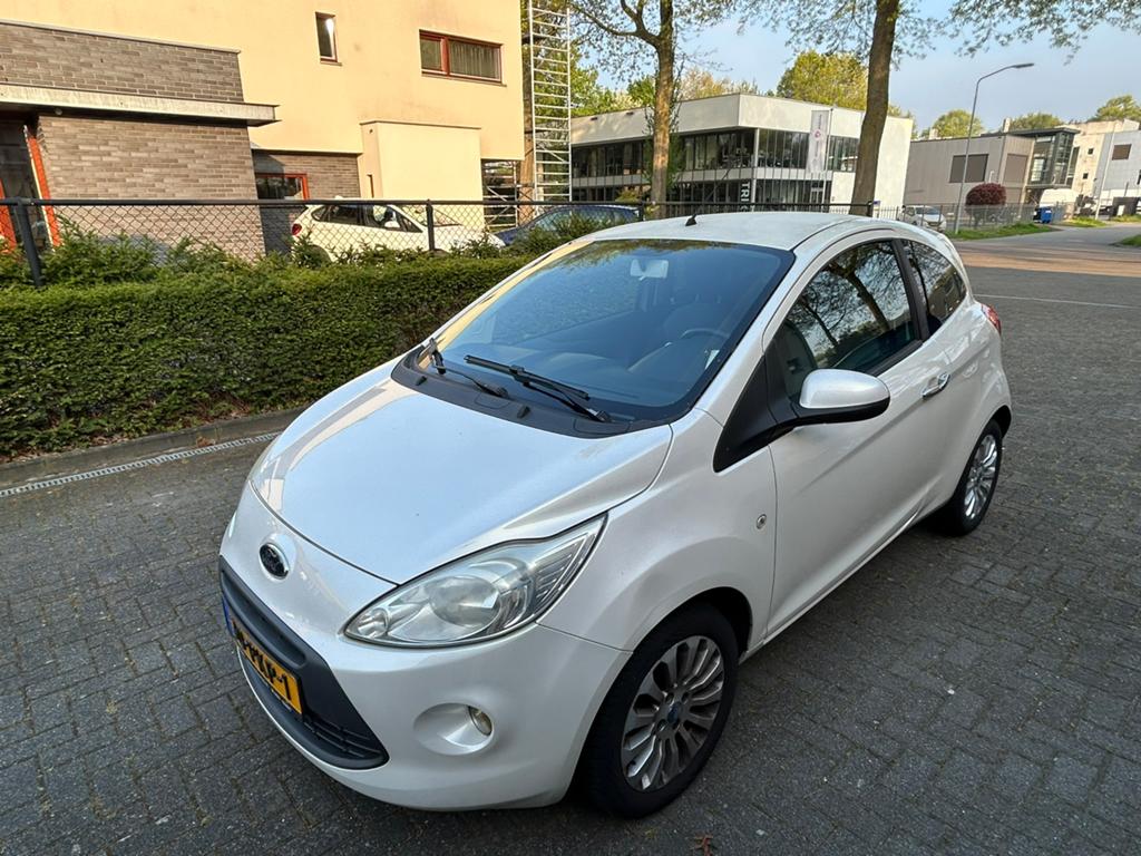 Ford Ka 1.2 69pk 2011 Wit, Auto's, Ford, Voorwielaandrijving, 1242 cc, 4 cilinders, 4 stoelen