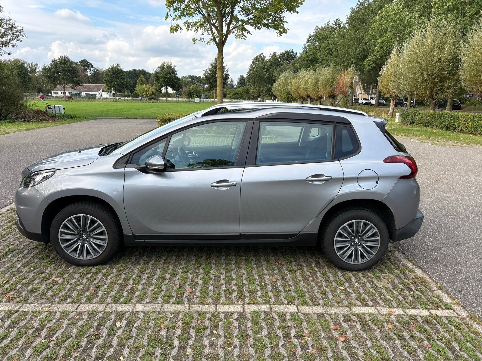 Peugeot 2008 1.2 VTI 81KW 2017 Grijs, Auto's, Voorwielaandrijving, Dealer onderhouden, Stof, 1250 kg