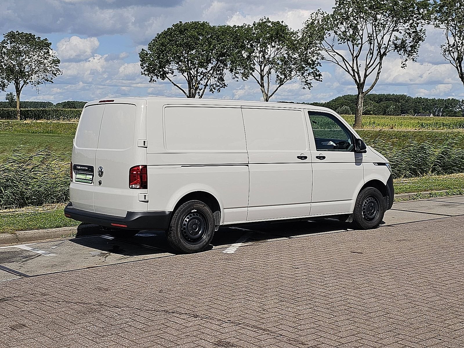 VOLKSWAGEN TRANSPORTER 2.0 TDI t6.1 150pk l2h1 autm, Auto's, Automaat, Gebruikt, 150 pk, Beige