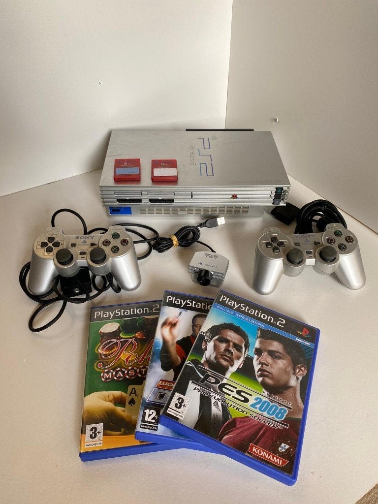 Zilveren Playstation 2 met Controllers, Memory Cards + Games, Gebruikt, Overige genres, 2 spelers, Ophalen of Verzenden