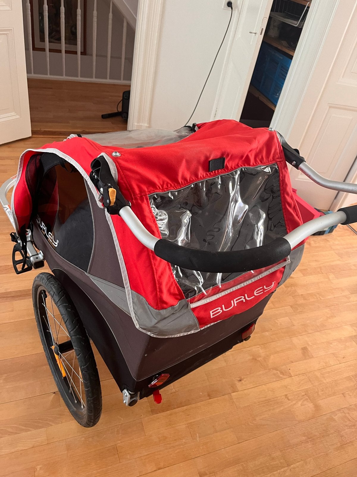 Burley Solo Deluxe Kinderfietskar - Rood, Gebruikt, Vering, 20 tot 40 kg, Ophalen of Verzenden