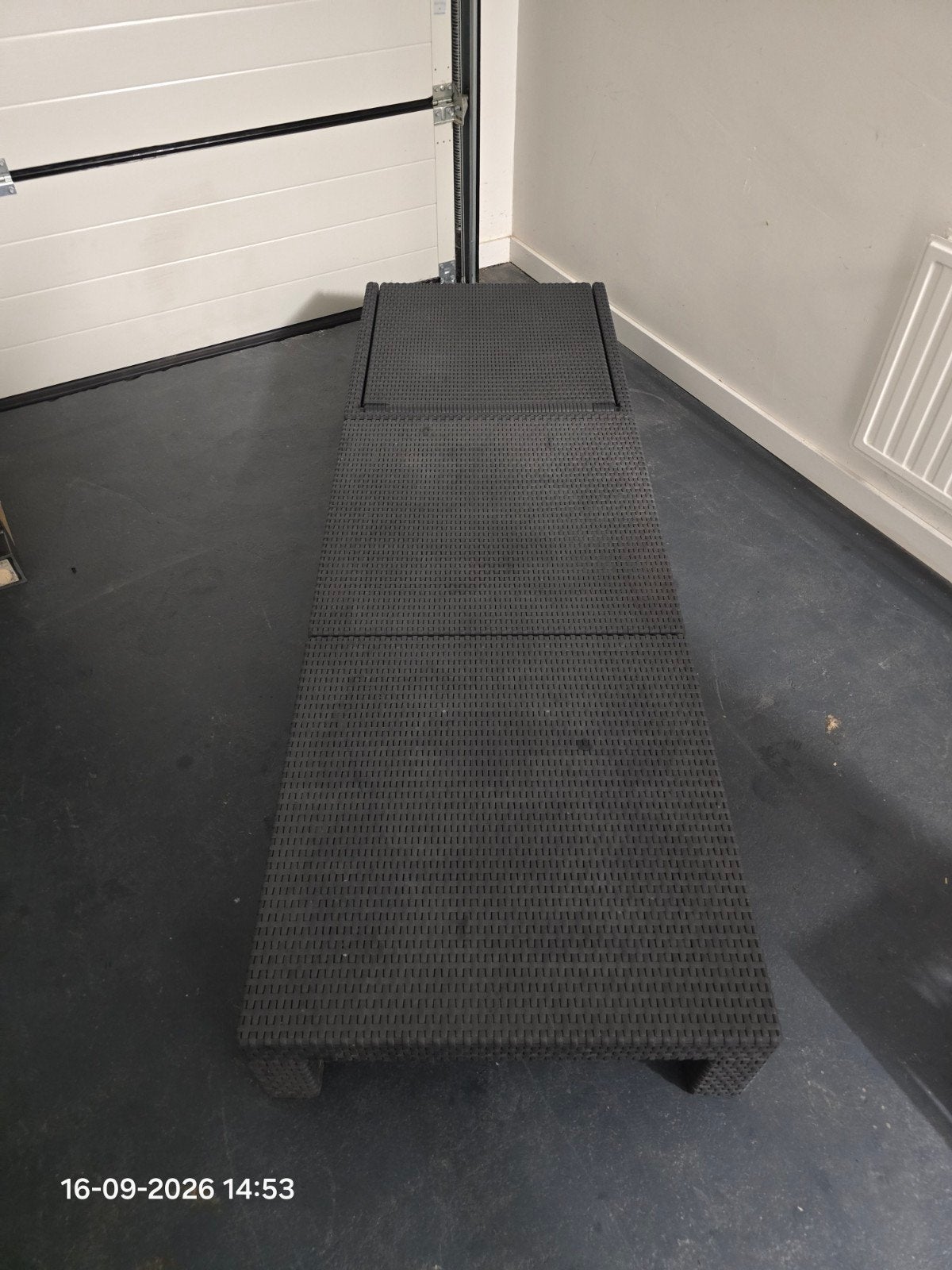 Wicker ligbed met verstelbare rugleuning en kussen, Ophalen, Zo goed als nieuw, Wicker, Verstelbaar