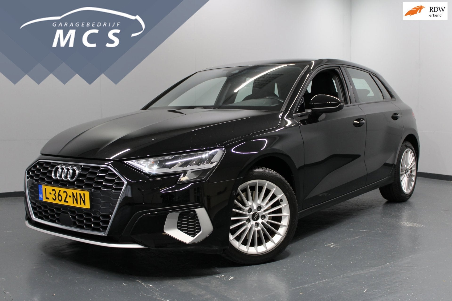 Audi A3 Sportback 30 TFSI Business edition / Automaat / DAB, Stof, Gebruikt, Zwart, Bedrijf