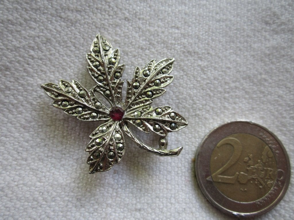 21.  Schitterende oude broche,, Ophalen, Overige materialen, Broche