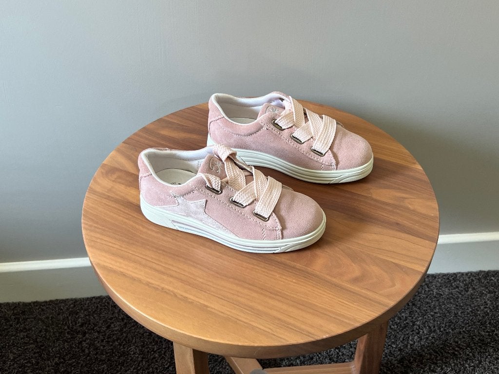 Nieuw: zachtroze suède meisjes sneakertjes; Primigi; maat 28, Meisje, Nieuw, Ophalen of Verzenden, Schoenen