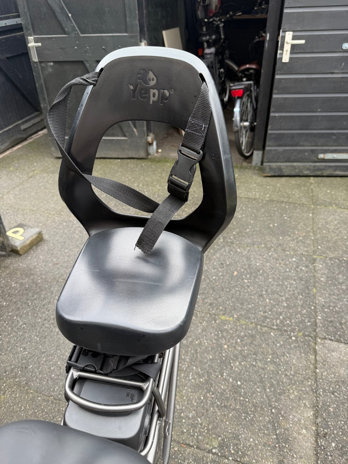 Yepp Achterzitje voor fiets - Zwart, Fietsen en Brommers, Achterzitje, Ophalen, 15 t/m 25 kg, Gebruikt