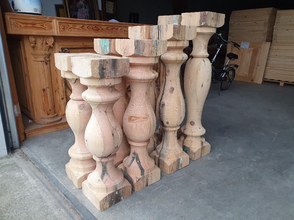 Oude houten balustrade voor nostalgische lampen en tafel, Ophalen, Gebruikt