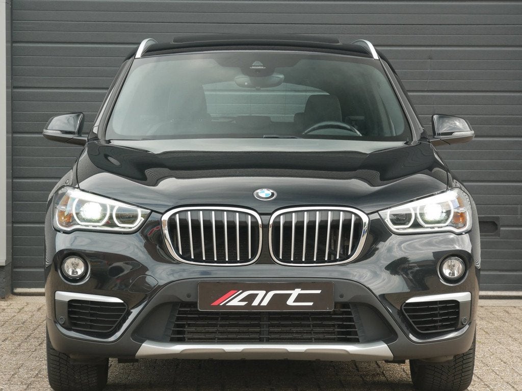 BMW X1 SDrive20i , Trekhaak, Pano, HUD, Camera,, Auto's, Zwart, Bedrijf, SUV of Terreinwagen, 1460 kg