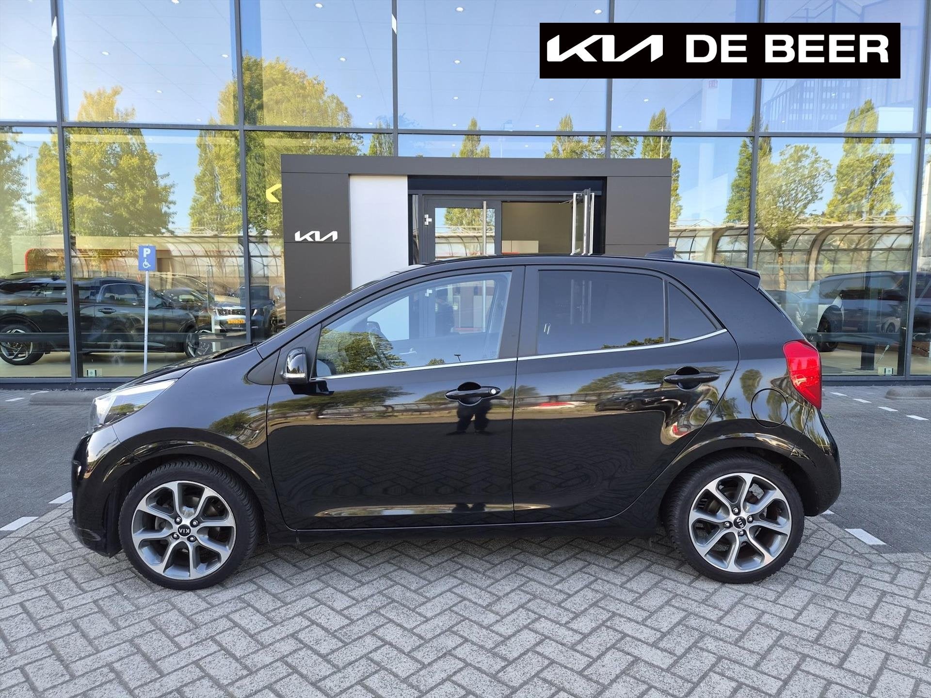 Kia Picanto 1.0 MPi 67pk 4-zits Design Edition Leer/ Navi/ C, Voorwielaandrijving, Gebruikt, 4 stoelen, Zwart