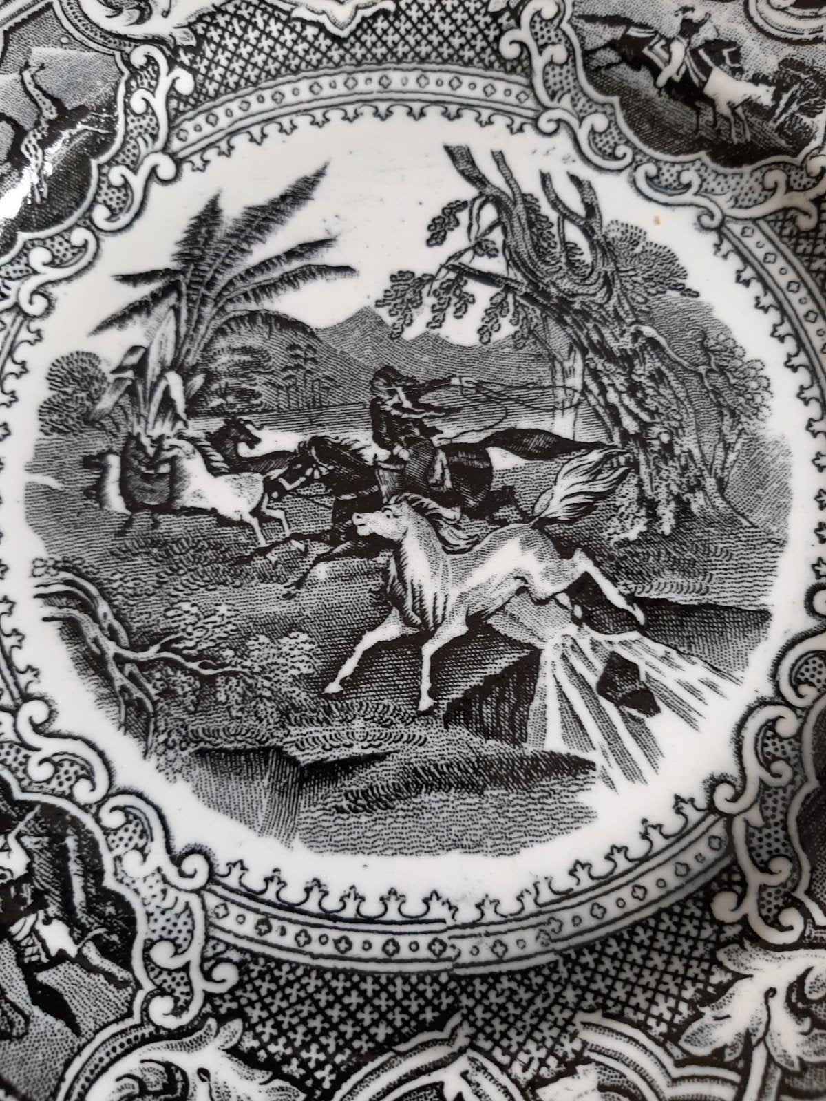Petrus Regout bord decor Lasso 1875-1958, Antiek en Kunst, Ophalen of Verzenden