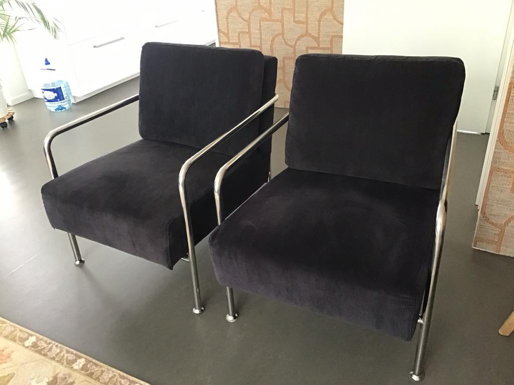 Twee stoelen merk Zuiver, Ophalen, Gebruikt, Twee, Zwart