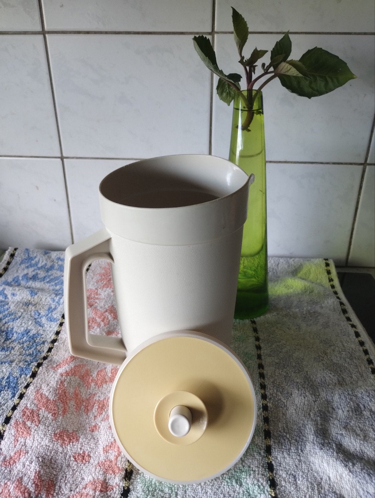 Tupperware sap kan 1 liter., Ophalen of Verzenden, Gebruikt, Beker of Kan