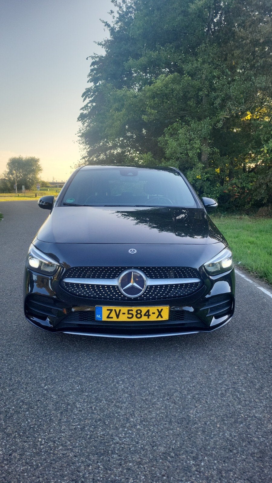 Mercedes-Benz B180d 116PK 7G-DCT 2019 Zwart AMG-Line NAP, Auto's, Dealer onderhouden, 4 cilinders, Zwart, Origineel Nederlands