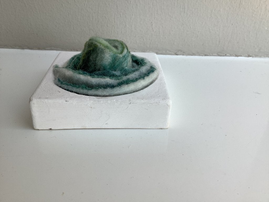 KUNST " VILTEN HOEDJE", Ophalen of Verzenden