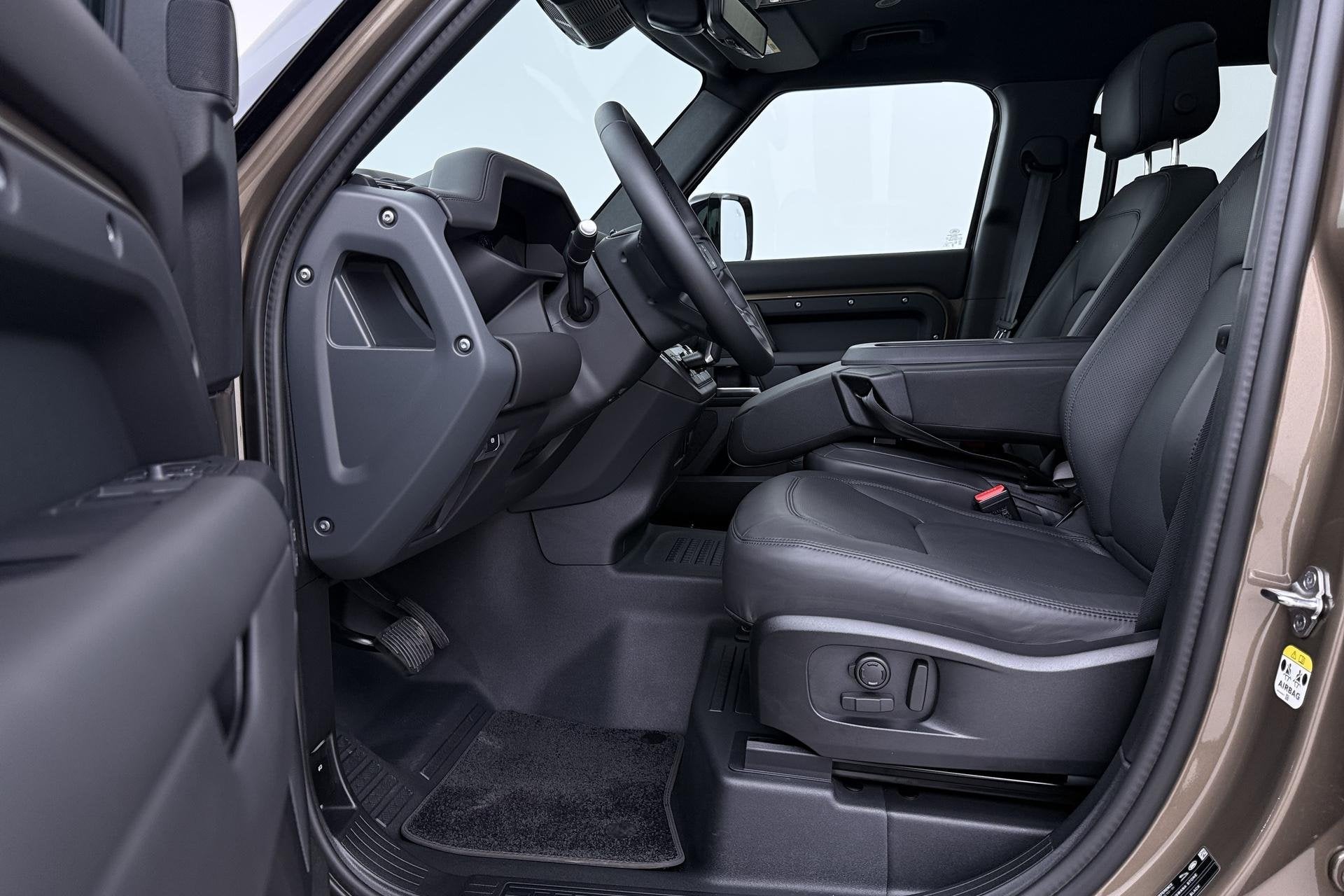 Land Rover Defender 110 P300e X-Dynamic HSE | 6-Persoons | M, Auto's, Automaat, Gebruikt, 4 cilinders, Bruin