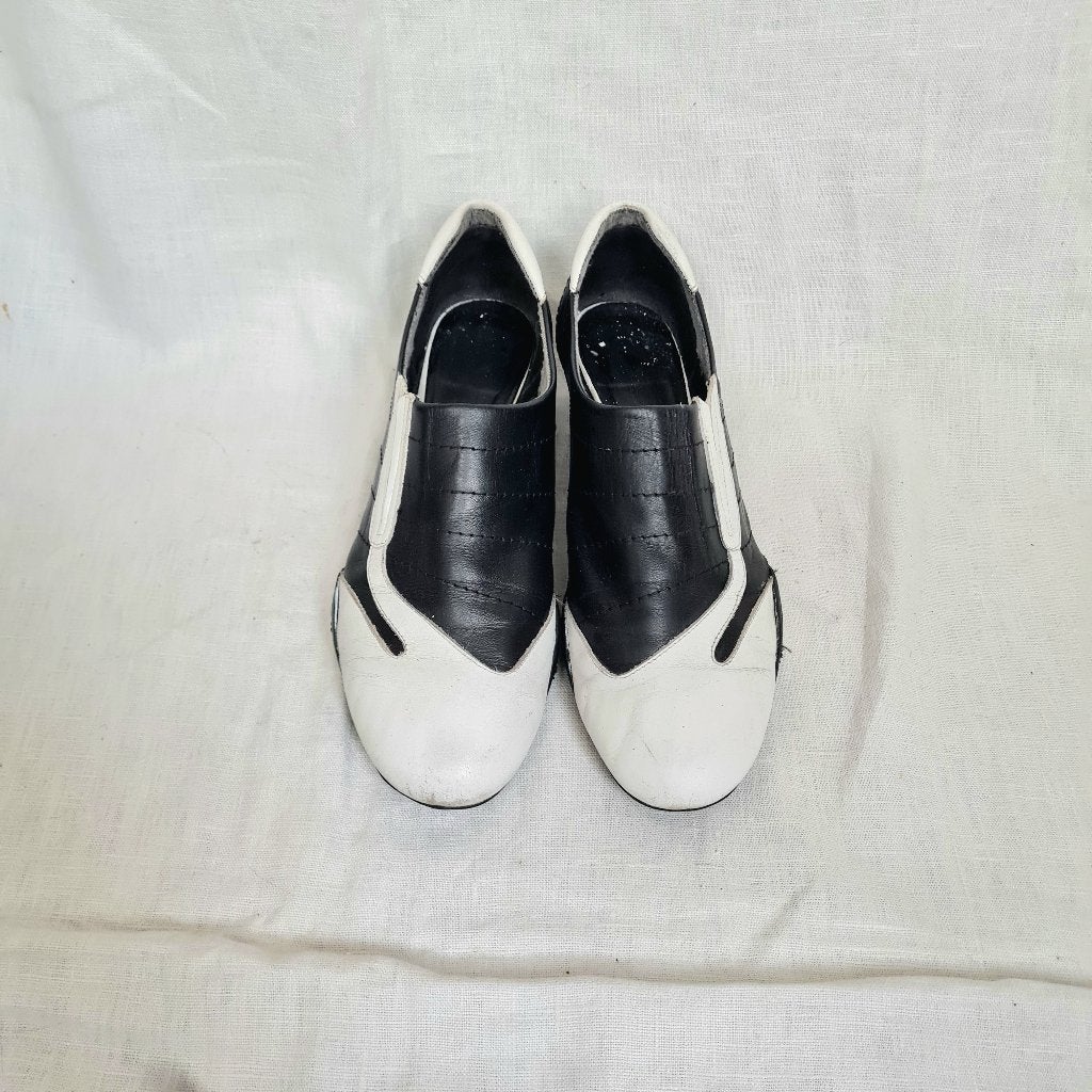 Zwart-witte vintage schoenen met kitten heel, maat 39., Kleding | Dames, Bypass, Overige kleuren, Instappers, Ophalen of Verzenden