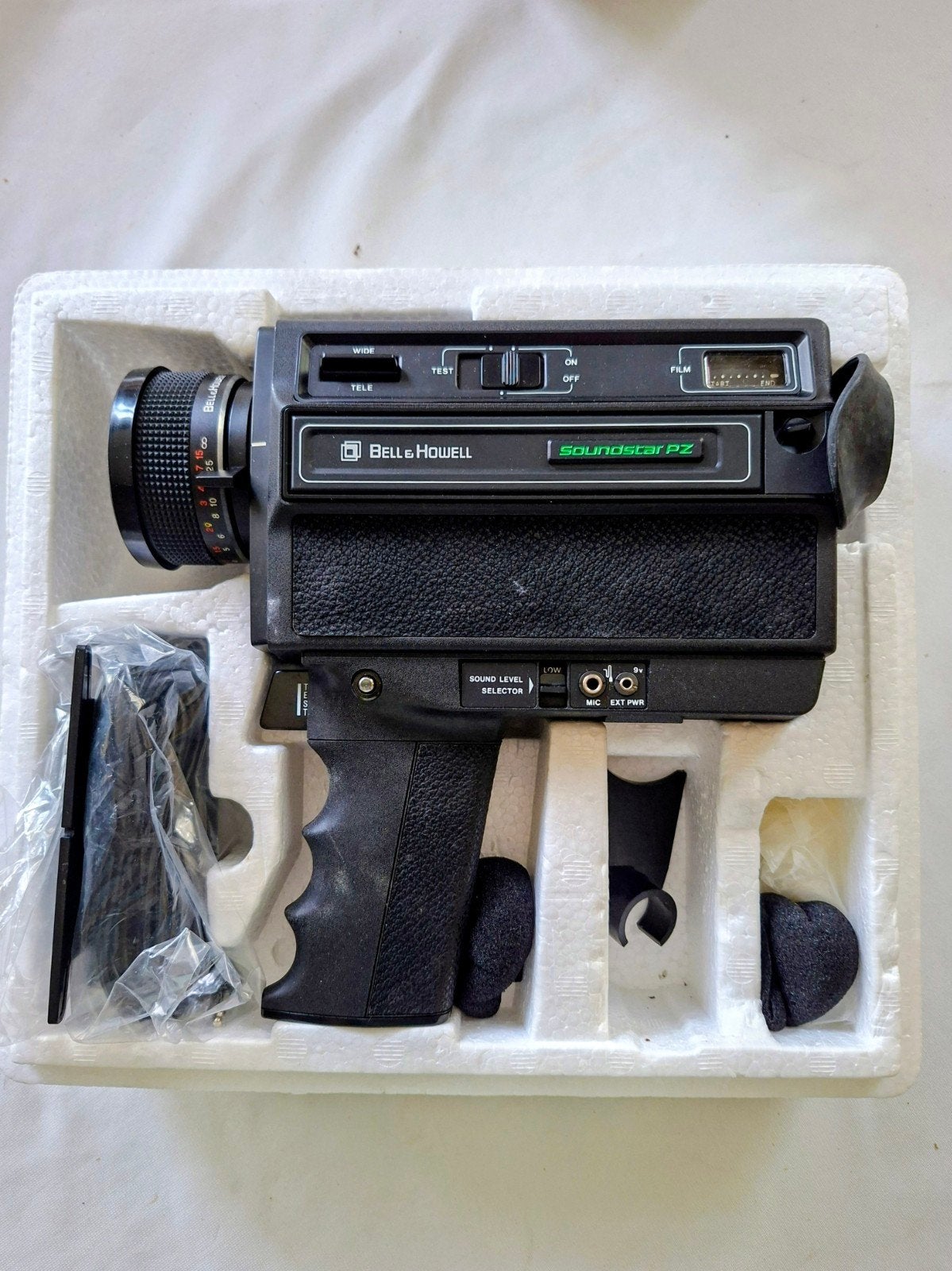 Te koop : soundcamera Bell  & Howell  in originele verpakkin, Ophalen of Verzenden, 8mm film