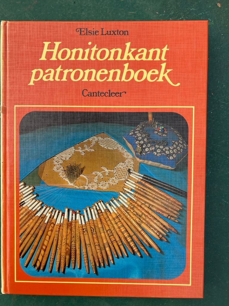 Kantklosboeken: Honitonkant, Bobbin Lace Patronen, Hobby en Vrije tijd, Kantklossen, Ophalen, Gebruikt, Boek of Tijdschrift