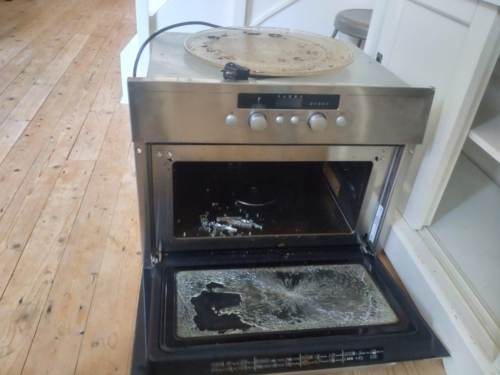 Whirlpool AMW 520 combimagnetron voor onderdelen, Ophalen, Combimagnetron, Inbouw, Niet werkend