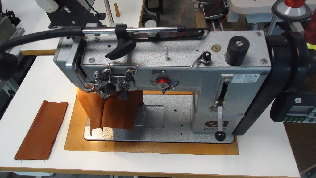 Industrie Durkopp Adler Zuilnaaimachine 2 Naalds 3 voudigtrs, Overige merken, Gebruikt, Ophalen of Verzenden, Naaimachine