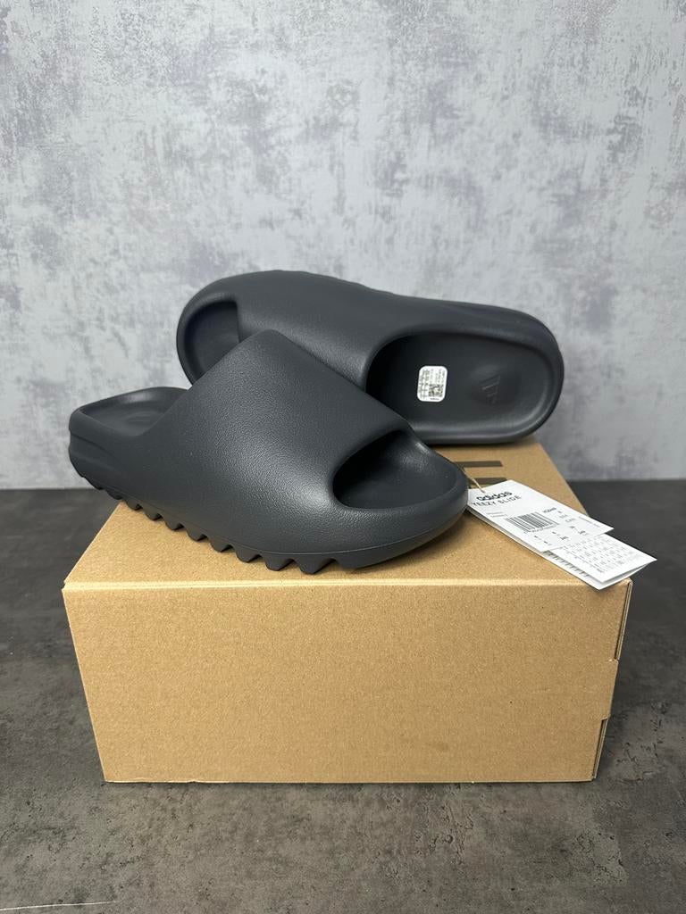 Adidas Yeezy Slide Onyx maat 39 | Nieuw met doos, Ophalen of Verzenden, Nieuw, Sneakers of Gympen