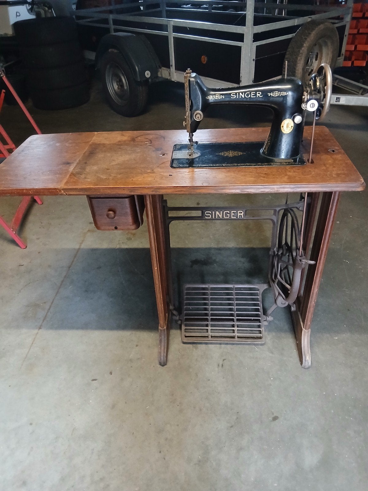 Antieke Singer Naaimachine met Houten Tafel - Opknapper, Ophalen