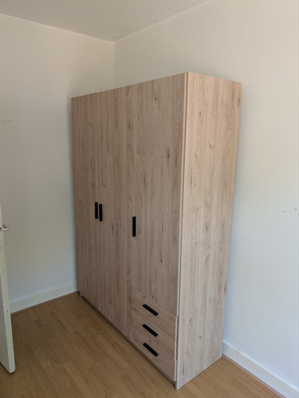 gratis kledingkast, moet weg! (zelf demonteren), Gebruikt, 100 tot 150 cm, Modern, 150 tot 200 cm
