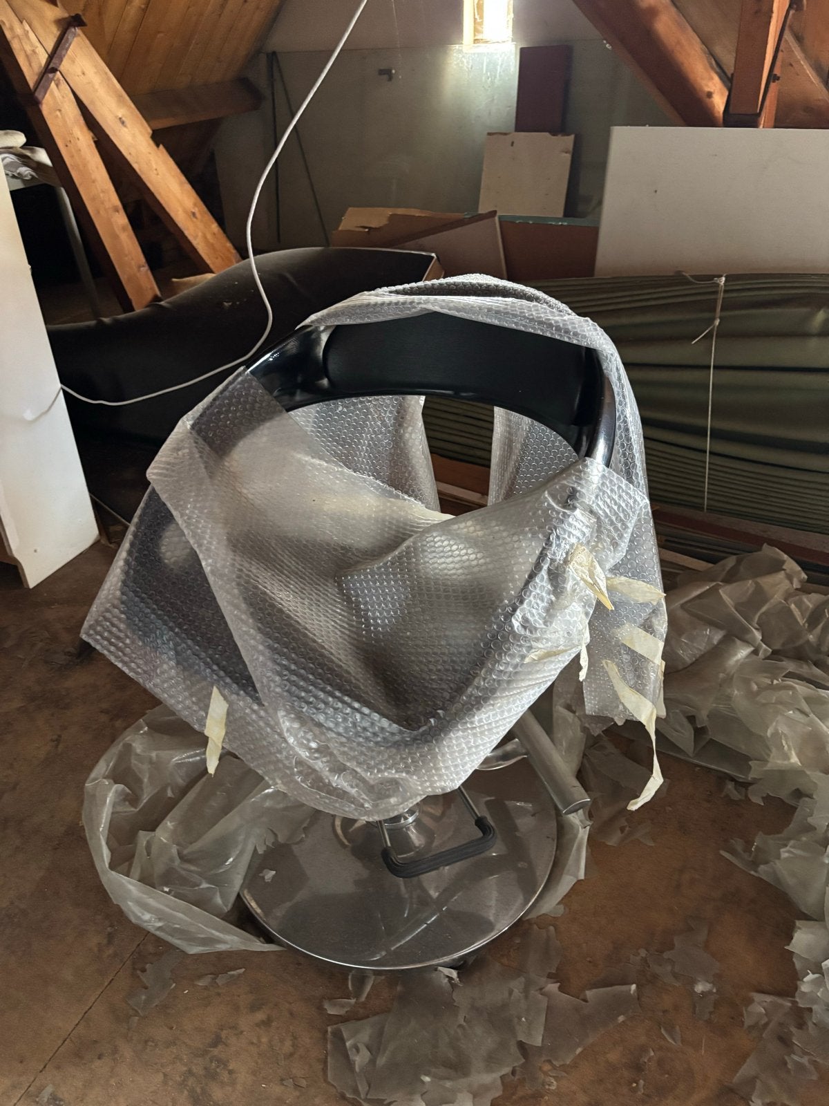 Zwarte kappersstoel met hydraulische pomp, Ophalen, Gebruikt, Zwart, Metaal