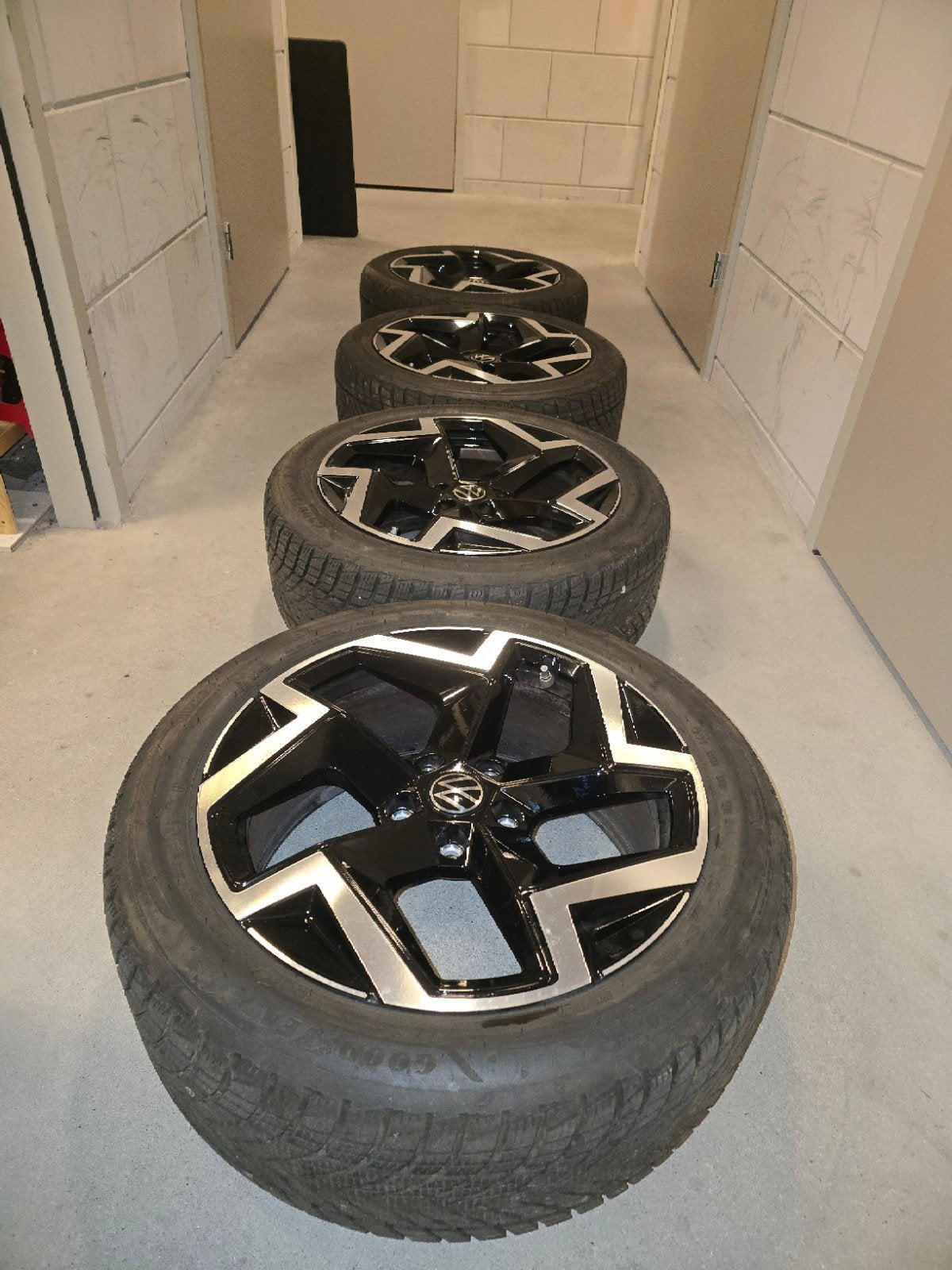 Vw Passat B9 Coventry 235 45 18 Winterset, Auto-onderdelen, Banden en Velgen, 18 inch, Banden en Velgen, 235 mm, Winterbanden