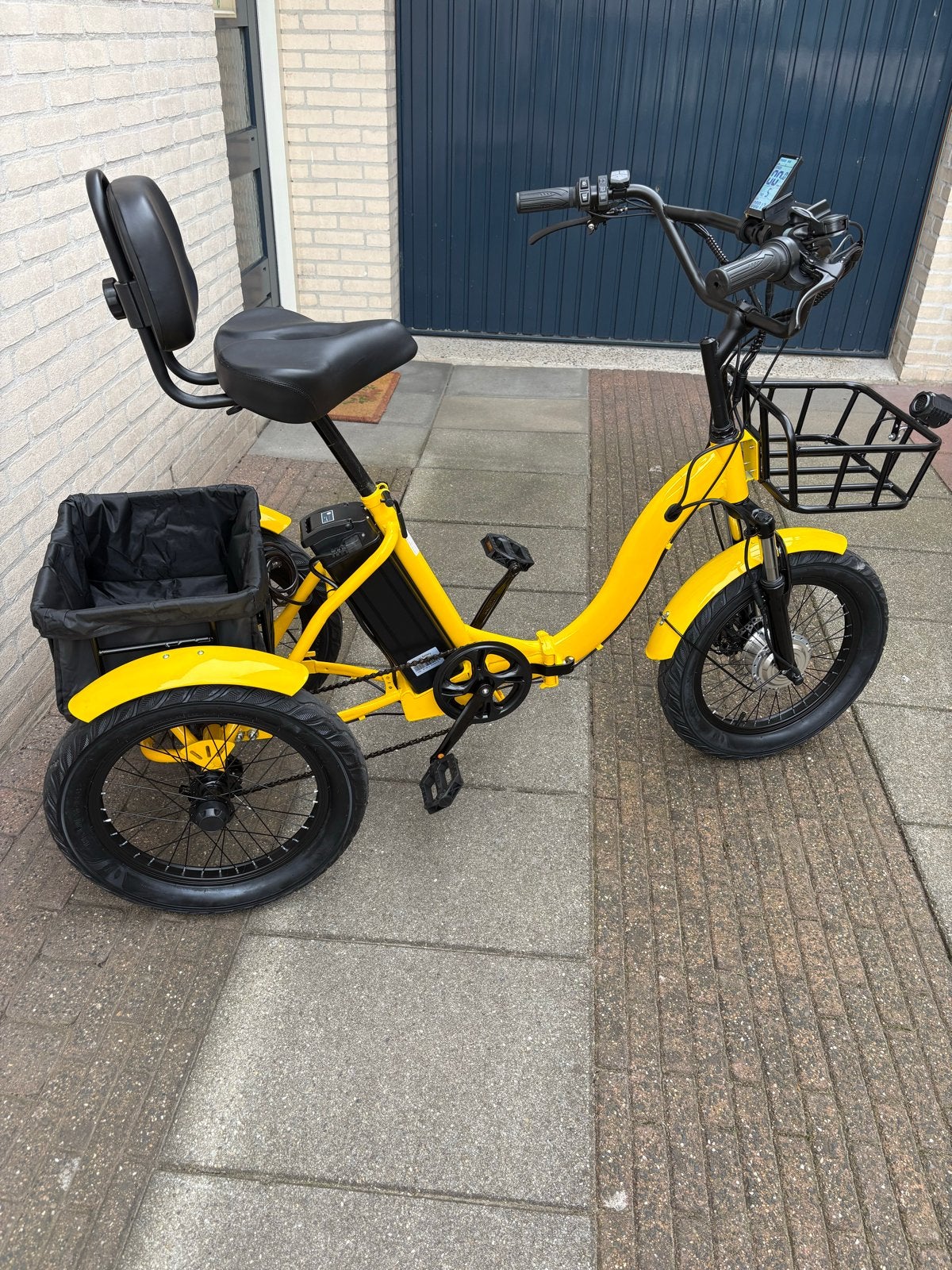Gele elektrische driewieler met mand en rugleuning, Ophalen of Verzenden, Nieuw, Schijfrem