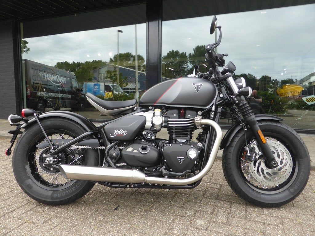 Triumph Bonneville Bobber NEW Bobber Two Tone (bj 2026), Motoren, Triumph Motocycles, Chopper, Bedrijf, Triumph.Benelux@triumph.co.uk